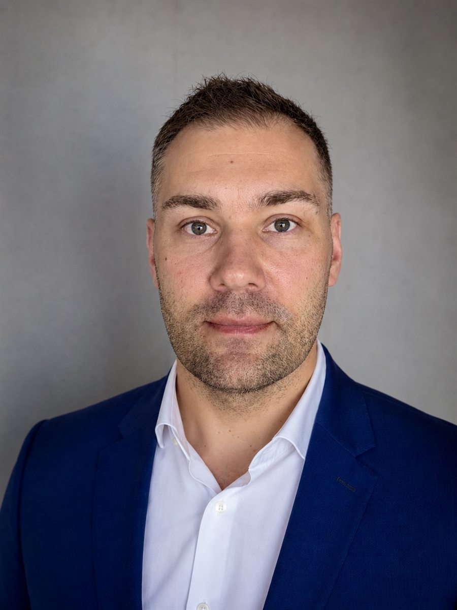 Porträt von Alexander Bjelos, Gründer und Inhaber der AB IT Solutions